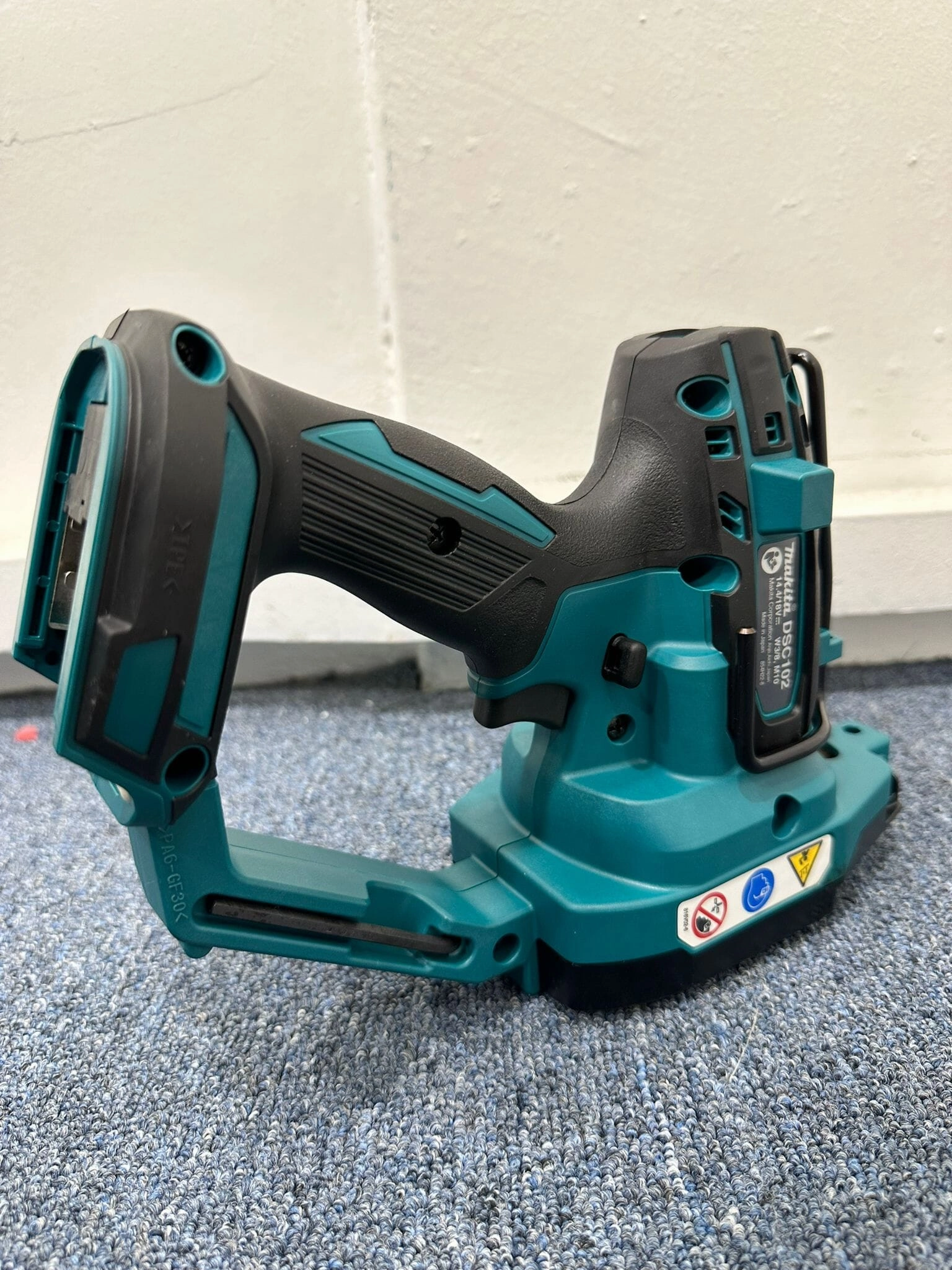 Makita M-DSC102ZJ 18V Cordless Threaded Rod Cutter (Body Unit) | Model : M-DSC102ZJ (Discontinued)