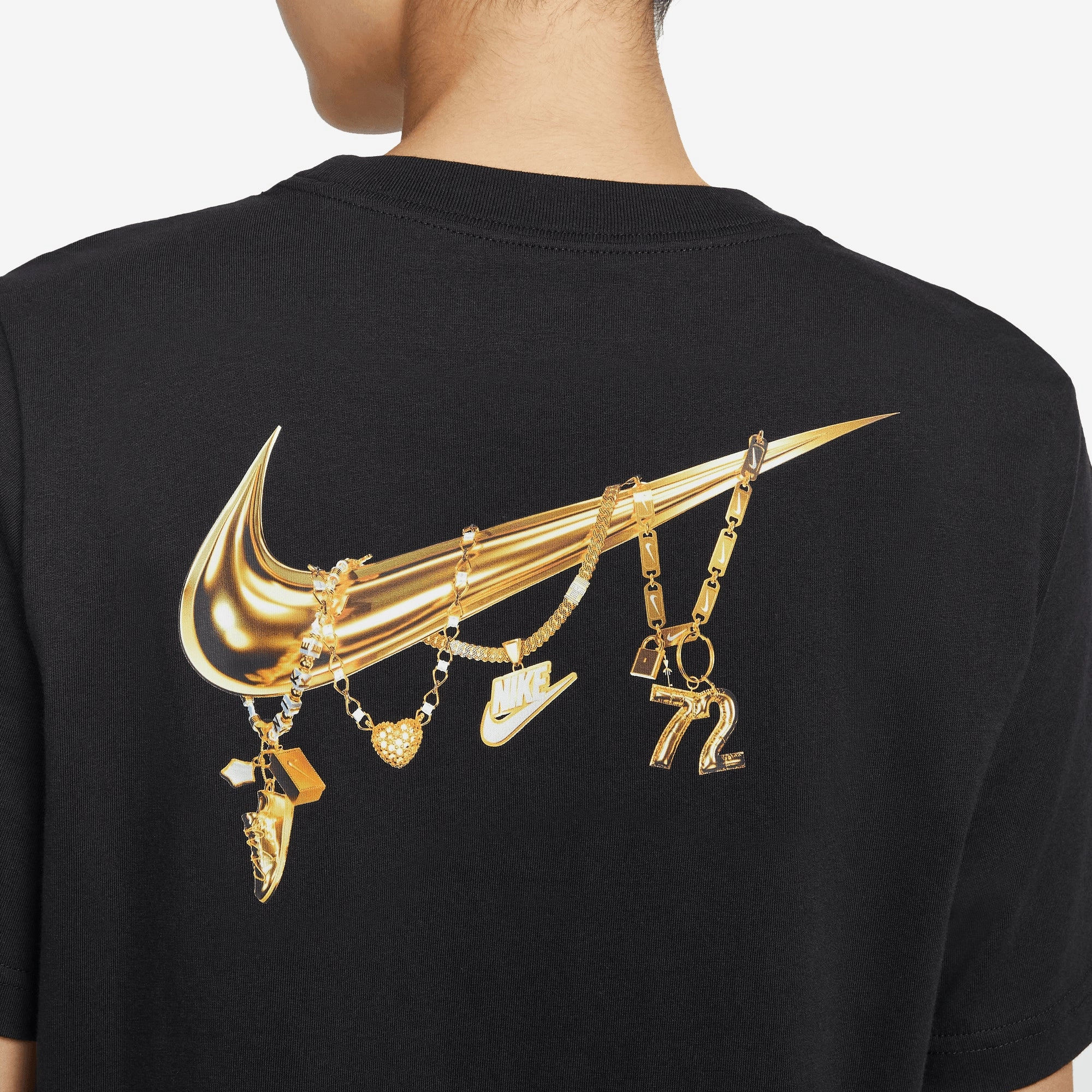 NIKE | LOOSE SHORT-SLEEVE GRAPHIC T-SHIRT { BLACK