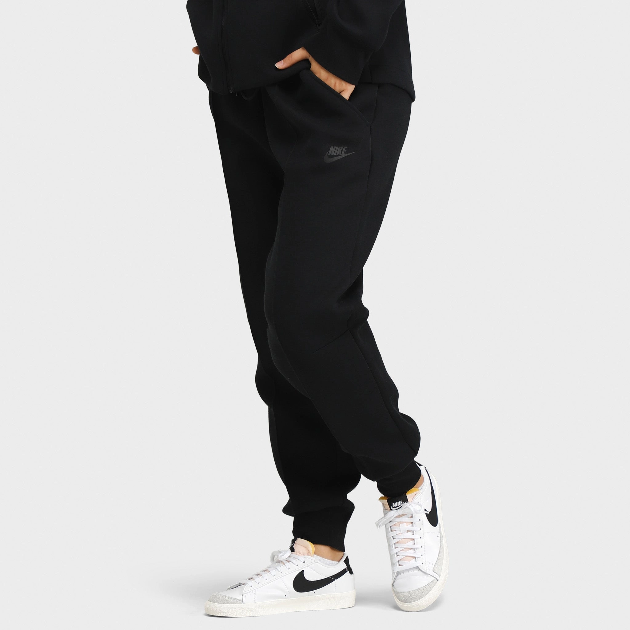 Nike Sportswear Women's Tech Fleece Mid-Rise Joggers / Black